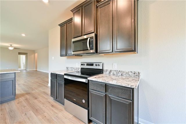 404 Freedom Park Ave, Liberty Hill, TX 78642
