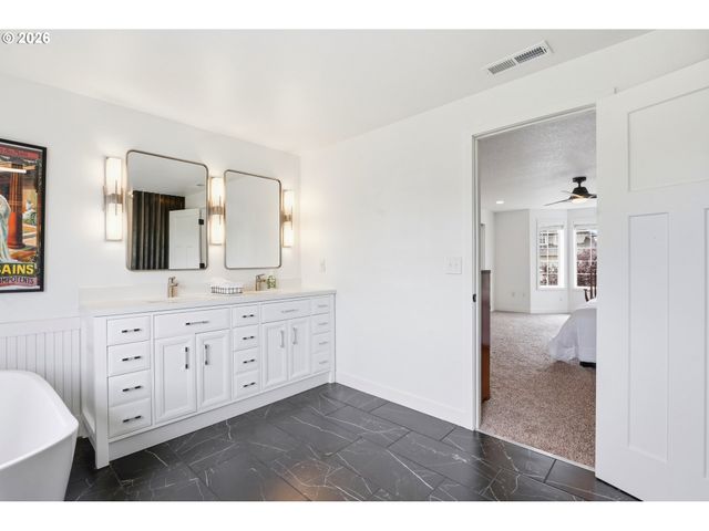 19702 Se 42ND St, Camas, WA 98607