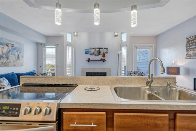 71 Waterside Cir Apt D6, Moneta, VA 24121