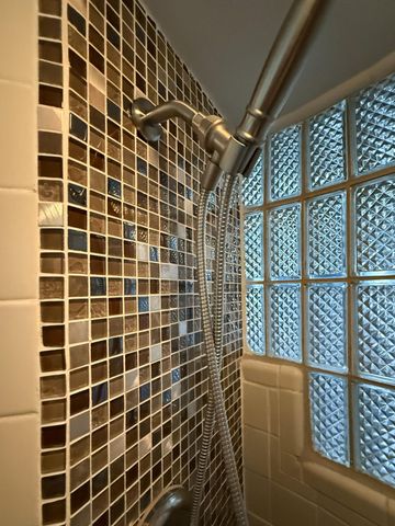 71 Waterside Cir Apt D6, Moneta, VA 24121