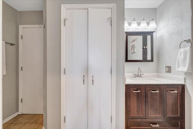 71 Waterside Cir Apt D6, Moneta, VA 24121