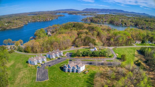 71 Waterside Cir Apt D6, Moneta, VA 24121