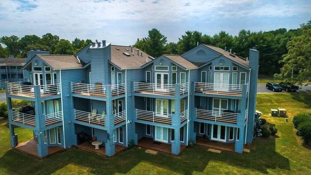 71 Waterside Cir Apt D6, Moneta, VA 24121