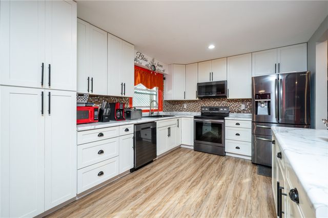 4609 Pineview Drive NE, Cedar Rapids, IA 52402