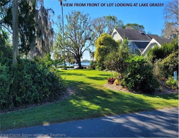 155 Blue Moon Avenue, Lake Placid, FL 33852