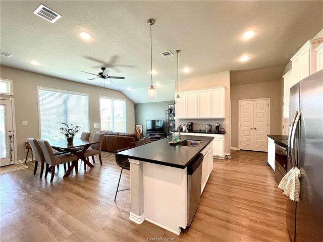 1918 Meridian Court, Bryan, TX 77807