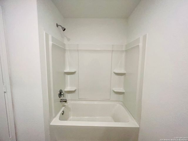 2906 Millikan Dr, Converse, TX 78109