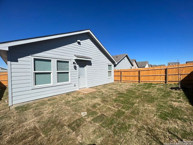 2906 Millikan Dr, Converse, TX 78109