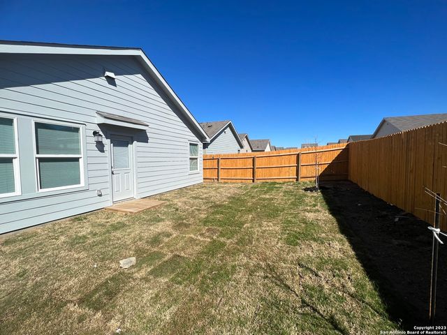 2906 Millikan Dr, Converse, TX 78109