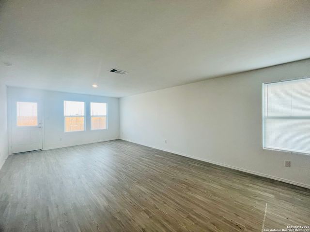 2906 Millikan Dr, Converse, TX 78109