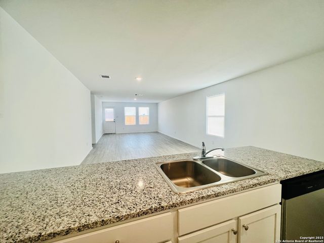 2906 Millikan Dr, Converse, TX 78109