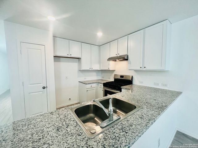 2906 Millikan Dr, Converse, TX 78109