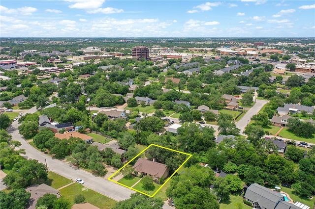 3703 Stillmeadow Drive, Bryan, TX 77802