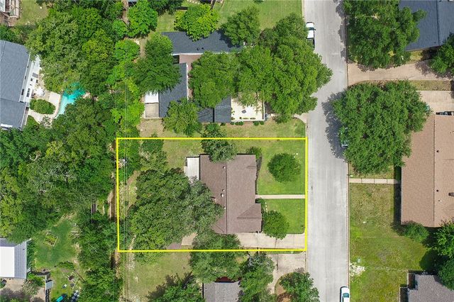 3703 Stillmeadow Drive, Bryan, TX 77802