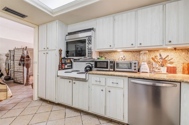 6039 Collins Ave 833, Miami Beach, FL 33140