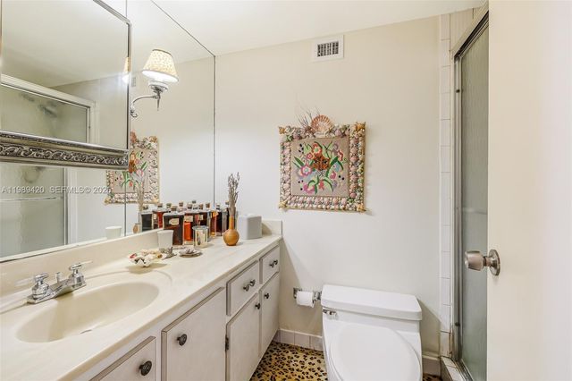 6039 Collins Ave 833, Miami Beach, FL 33140