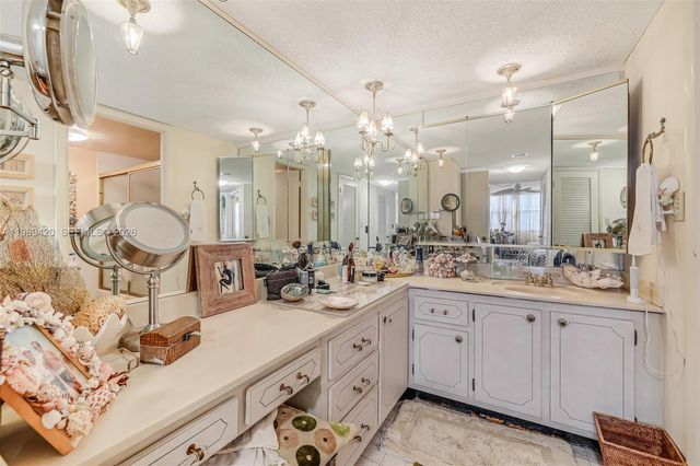 6039 Collins Ave 833, Miami Beach, FL 33140