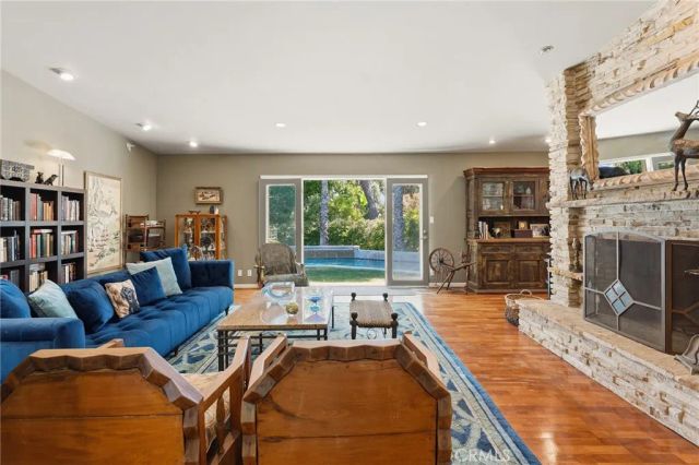 4956 Hood Drive, Woodland Hills, CA 91364