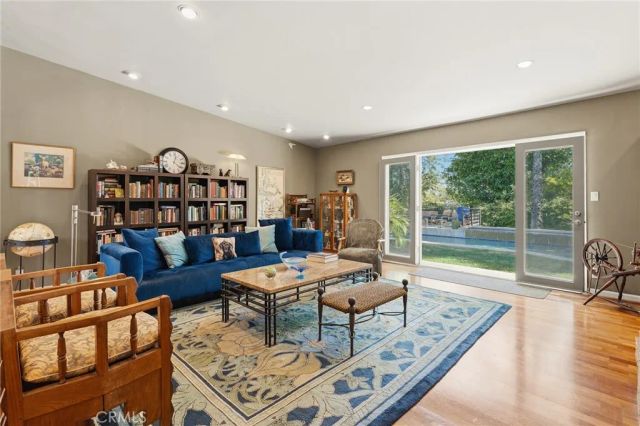 4956 Hood Drive, Woodland Hills, CA 91364