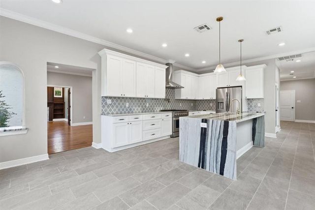 329 Wilson Avenue, Lake Charles, LA 70601