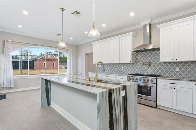 329 Wilson Avenue, Lake Charles, LA 70601