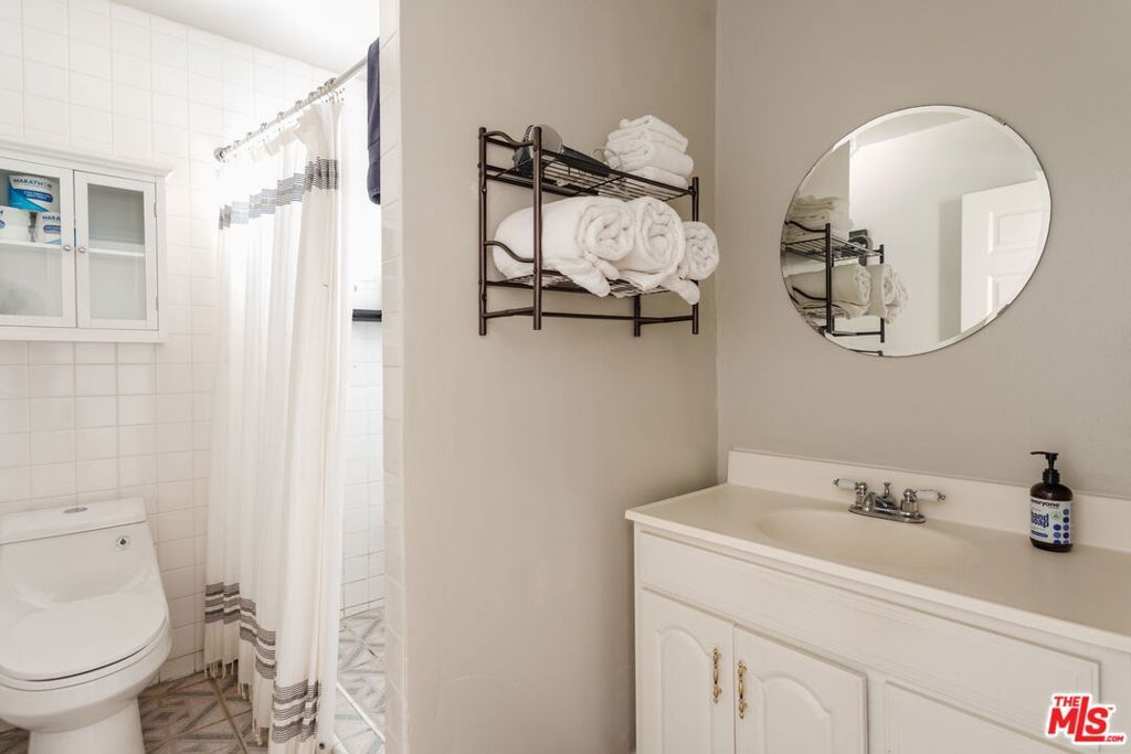 Image 12 of property listing at 1567 Paul Terrace, Los Angeles, CA 90026