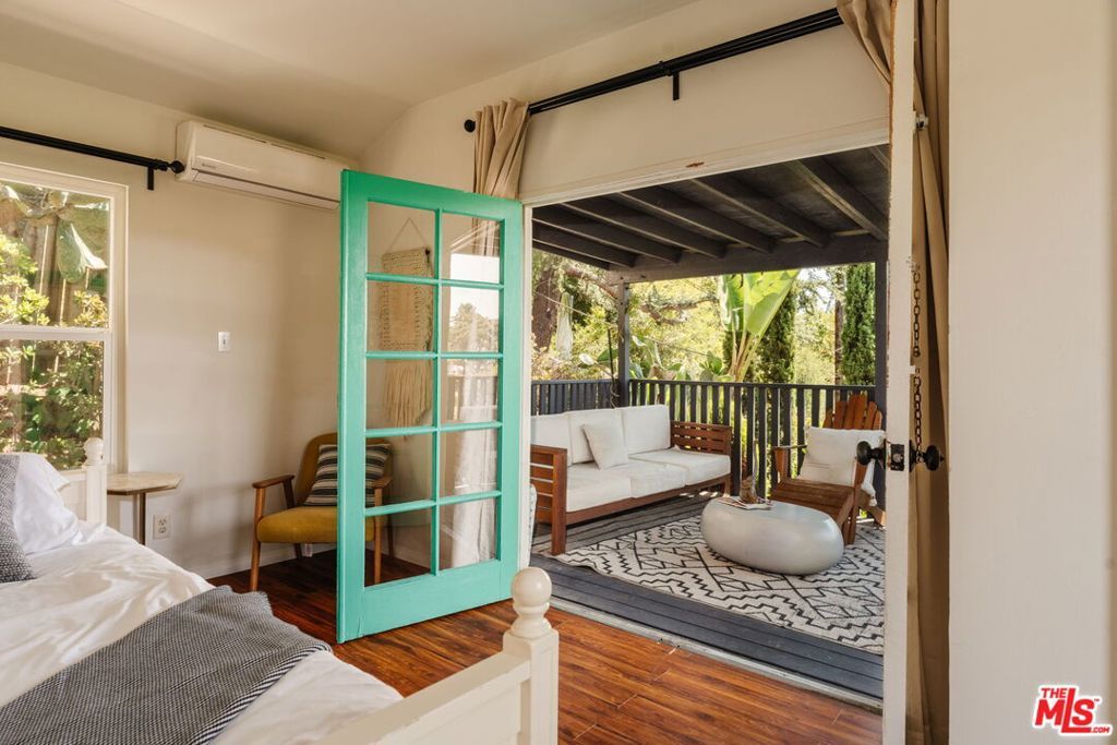 Image 14 of property listing at 1567 Paul Terrace, Los Angeles, CA 90026