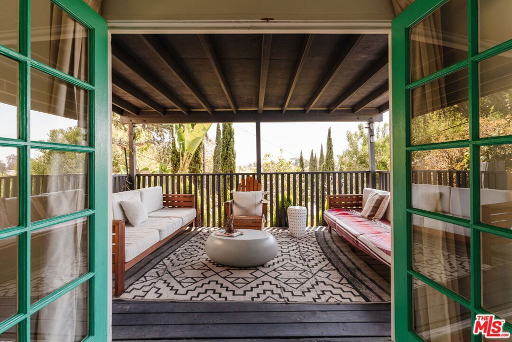 Image 15 of property listing at 1567 Paul Terrace, Los Angeles, CA 90026