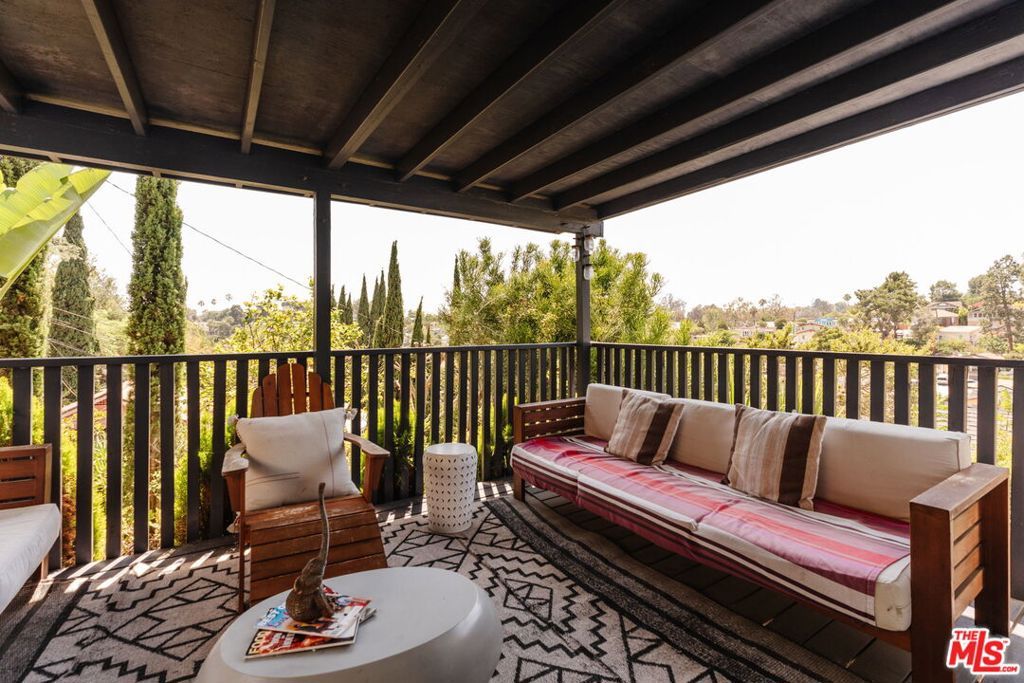 Image 16 of property listing at 1567 Paul Terrace, Los Angeles, CA 90026