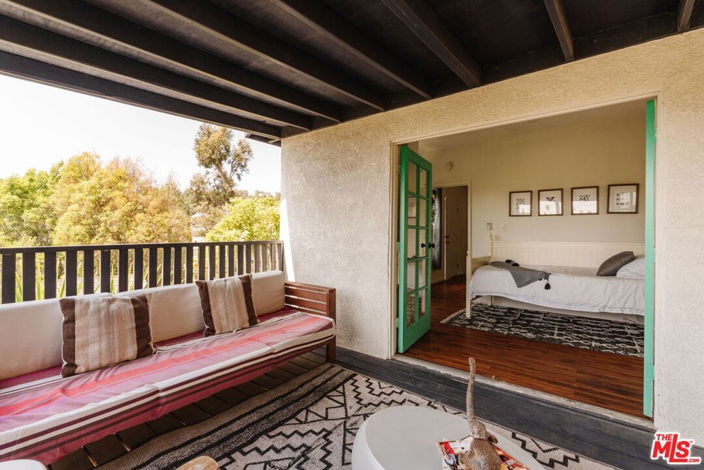 Image 17 of property listing at 1567 Paul Terrace, Los Angeles, CA 90026