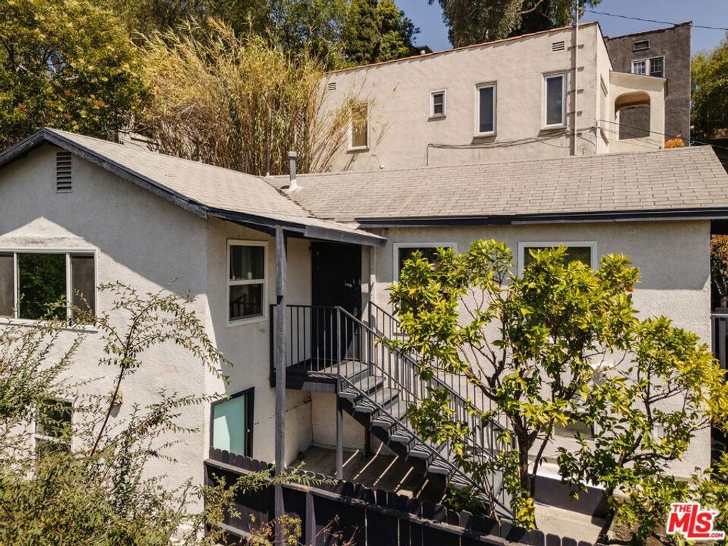 Image 2 of property listing at 1567 Paul Terrace, Los Angeles, CA 90026