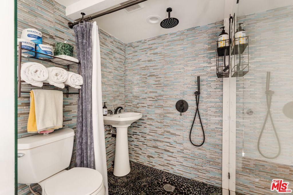 Image 22 of property listing at 1567 Paul Terrace, Los Angeles, CA 90026