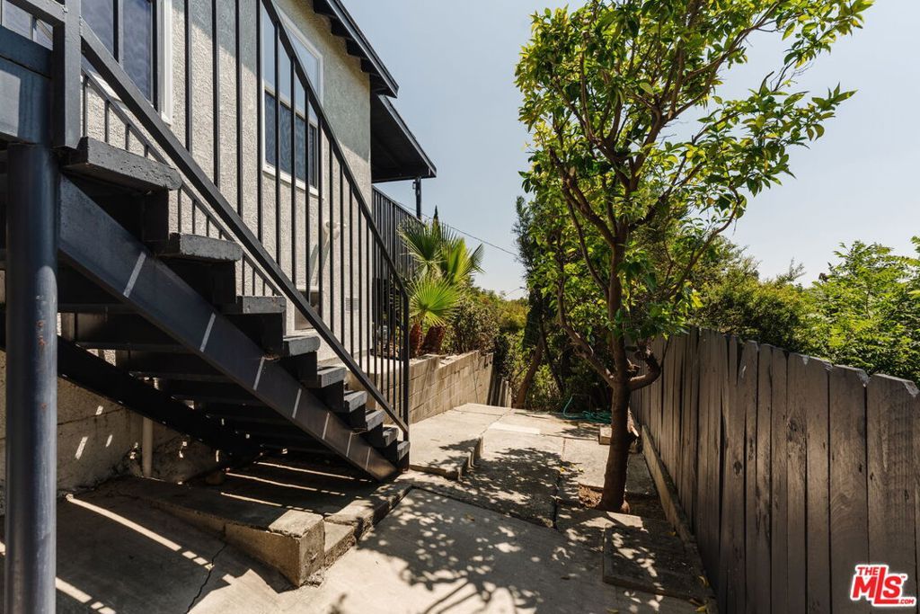 Image 23 of property listing at 1567 Paul Terrace, Los Angeles, CA 90026