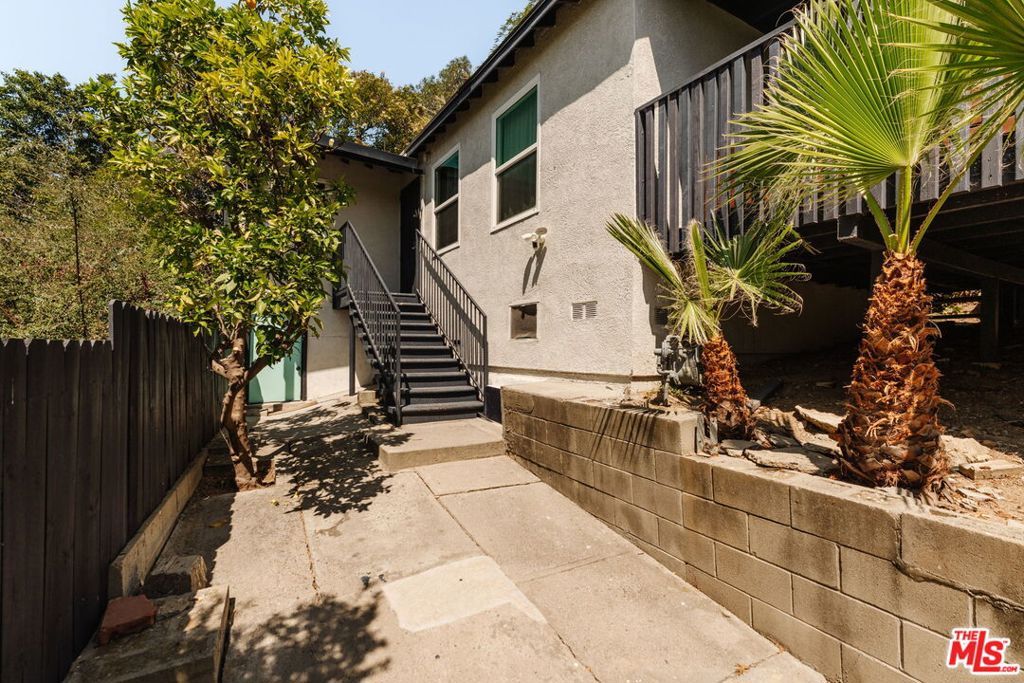 Image 24 of property listing at 1567 Paul Terrace, Los Angeles, CA 90026