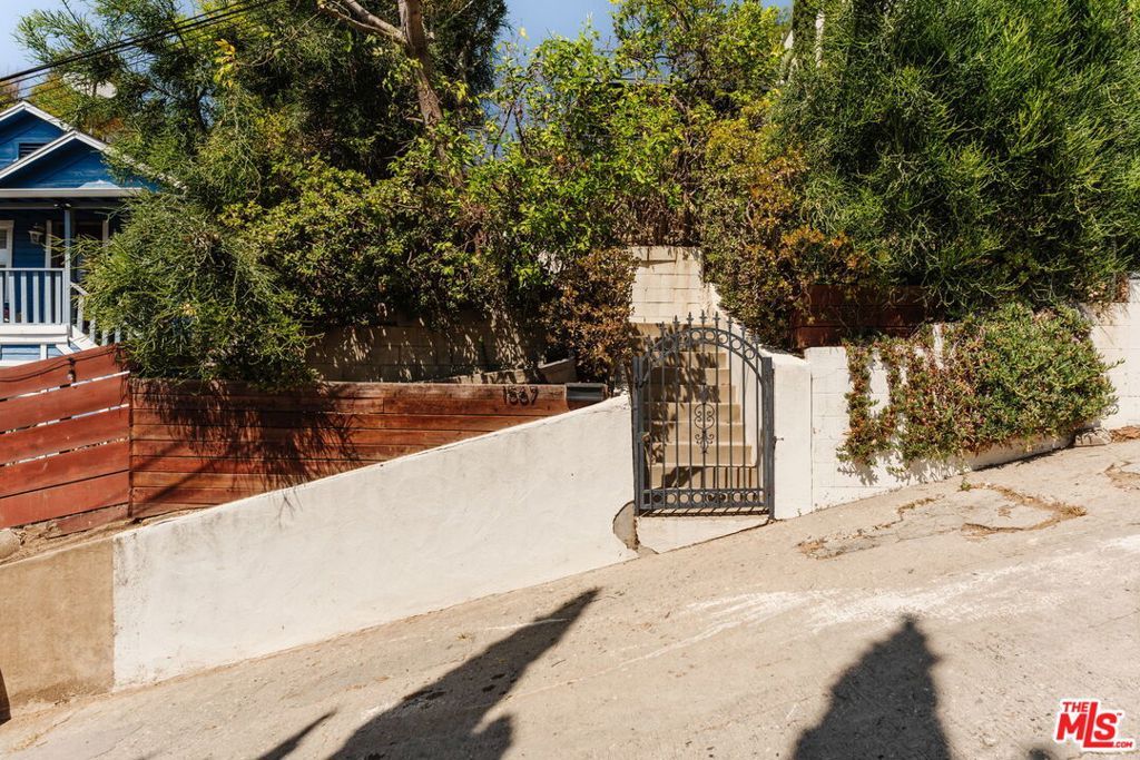 Image 25 of property listing at 1567 Paul Terrace, Los Angeles, CA 90026