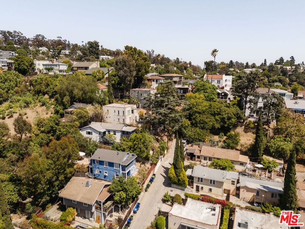 Image 28 of property listing at 1567 Paul Terrace, Los Angeles, CA 90026