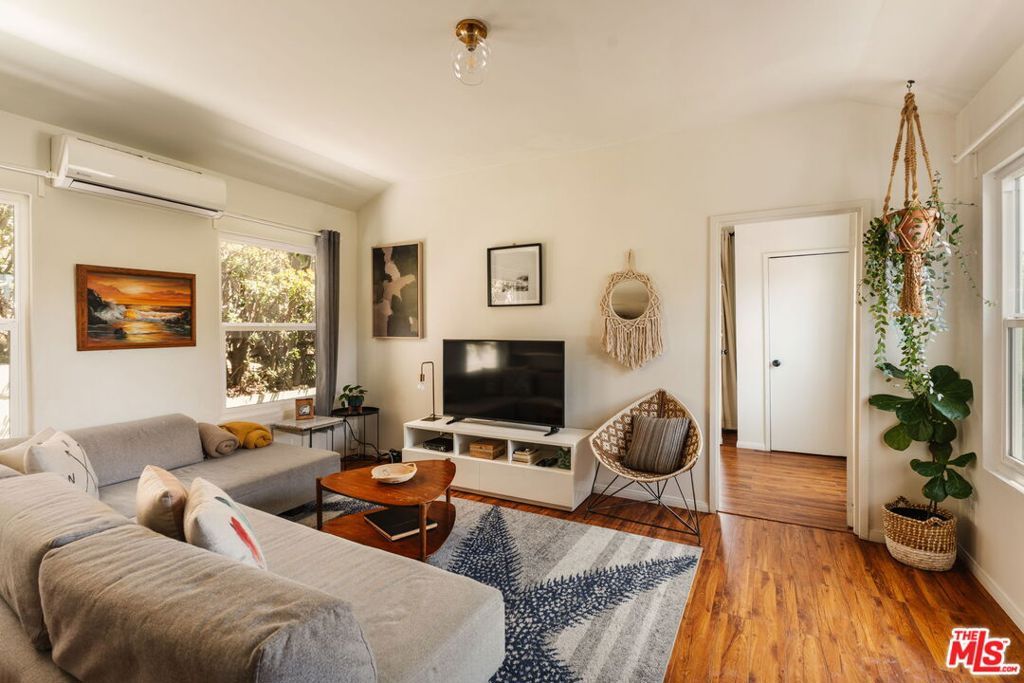 Image 5 of property listing at 1567 Paul Terrace, Los Angeles, CA 90026