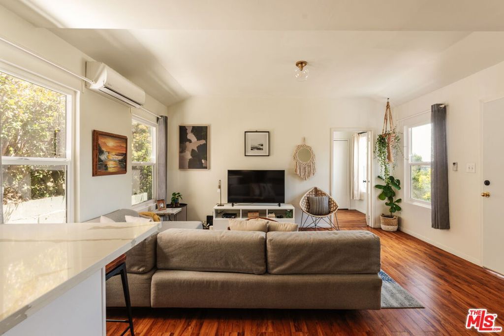 Image 6 of property listing at 1567 Paul Terrace, Los Angeles, CA 90026