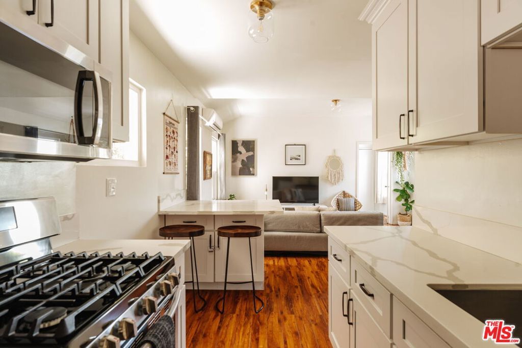 Image 8 of property listing at 1567 Paul Terrace, Los Angeles, CA 90026