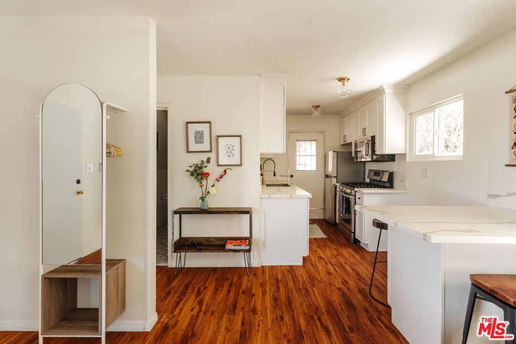 Image 9 of property listing at 1567 Paul Terrace, Los Angeles, CA 90026