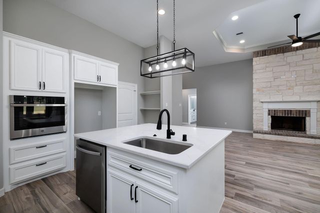 364 Dahlia Road, Huntsville, TX 77320