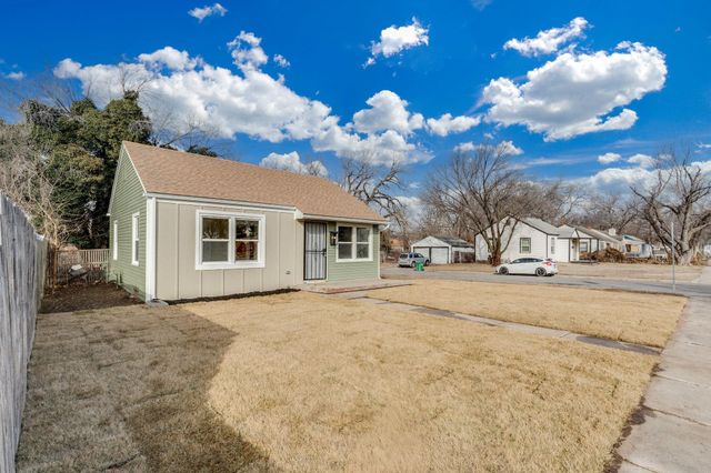 1259 N Terrace Dr, Wichita, KS 67208