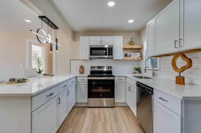 1259 N Terrace Dr, Wichita, KS 67208