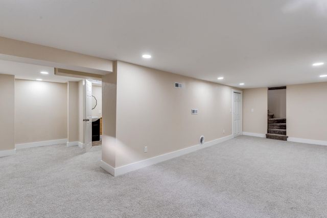 1259 N Terrace Dr, Wichita, KS 67208