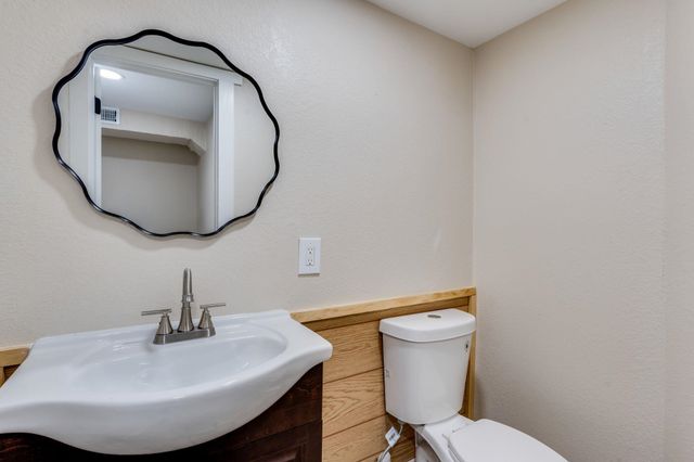 1259 N Terrace Dr, Wichita, KS 67208