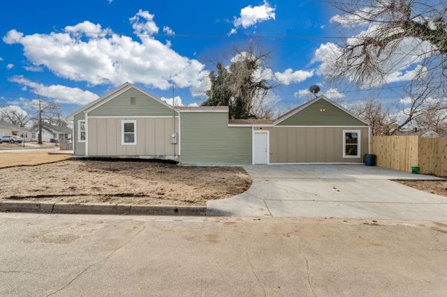 1259 N Terrace Dr, Wichita, KS 67208