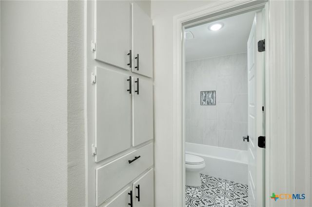 1702 Wagon Gap Drive, Round Rock, TX 78681