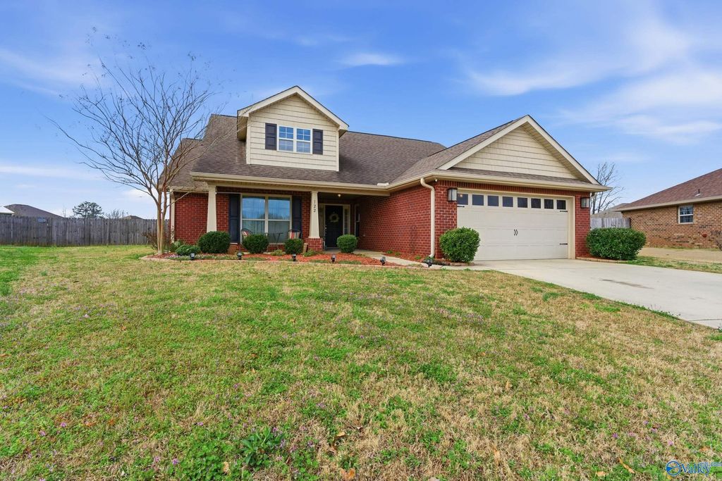 122 Coach Glen Drive, Owens Cross Roads, AL 35763