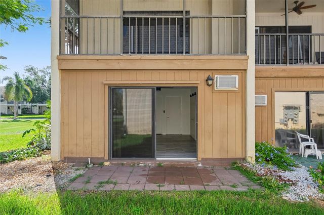 275 CAPRI CIRCLE N 105, Treasure Island, FL 33706