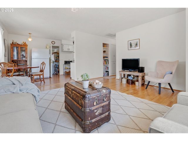 12325 Ne OREGON St, Portland, OR 97230